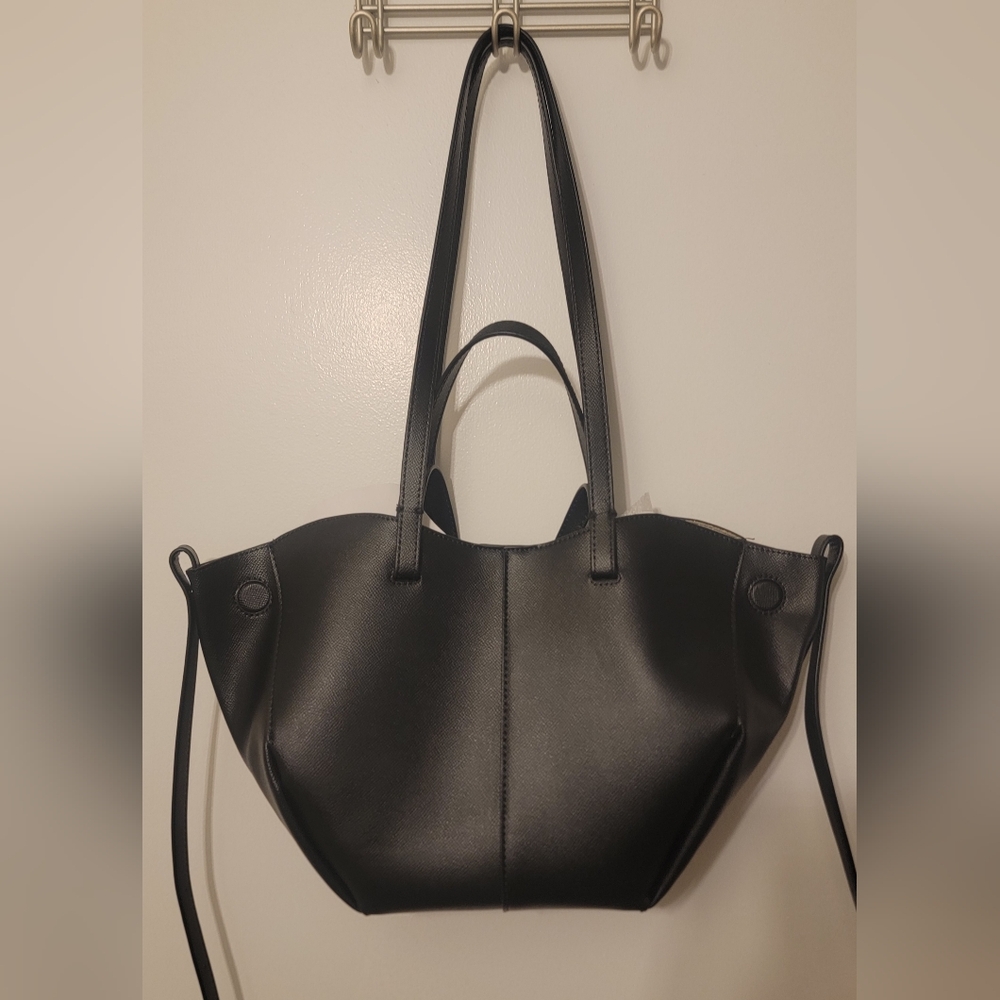 Structured Black Leather Tote Bag – Designer-Inspired and Quiet Luxury